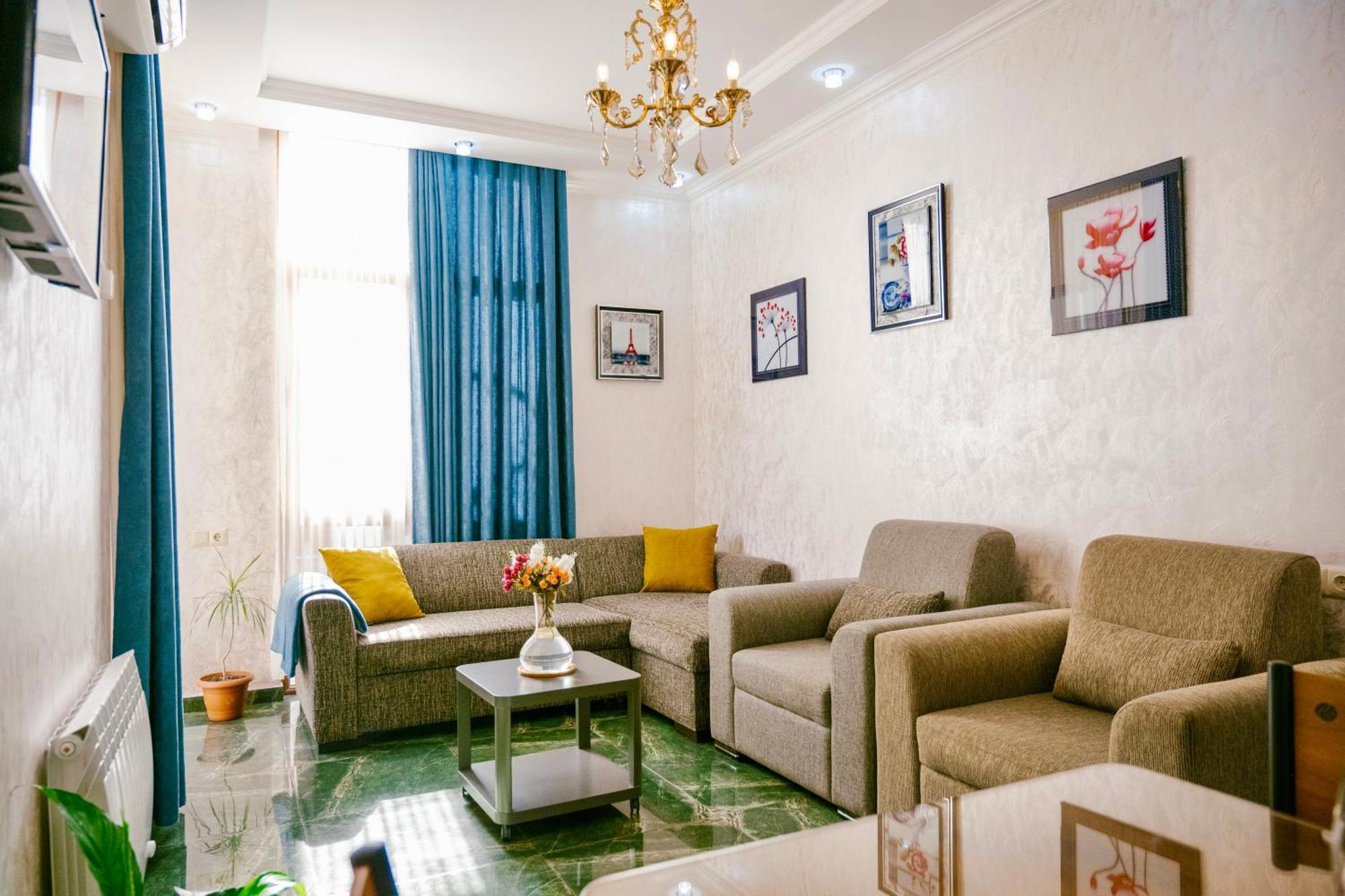 Ekaterine'S Apartments Batumi Room photo