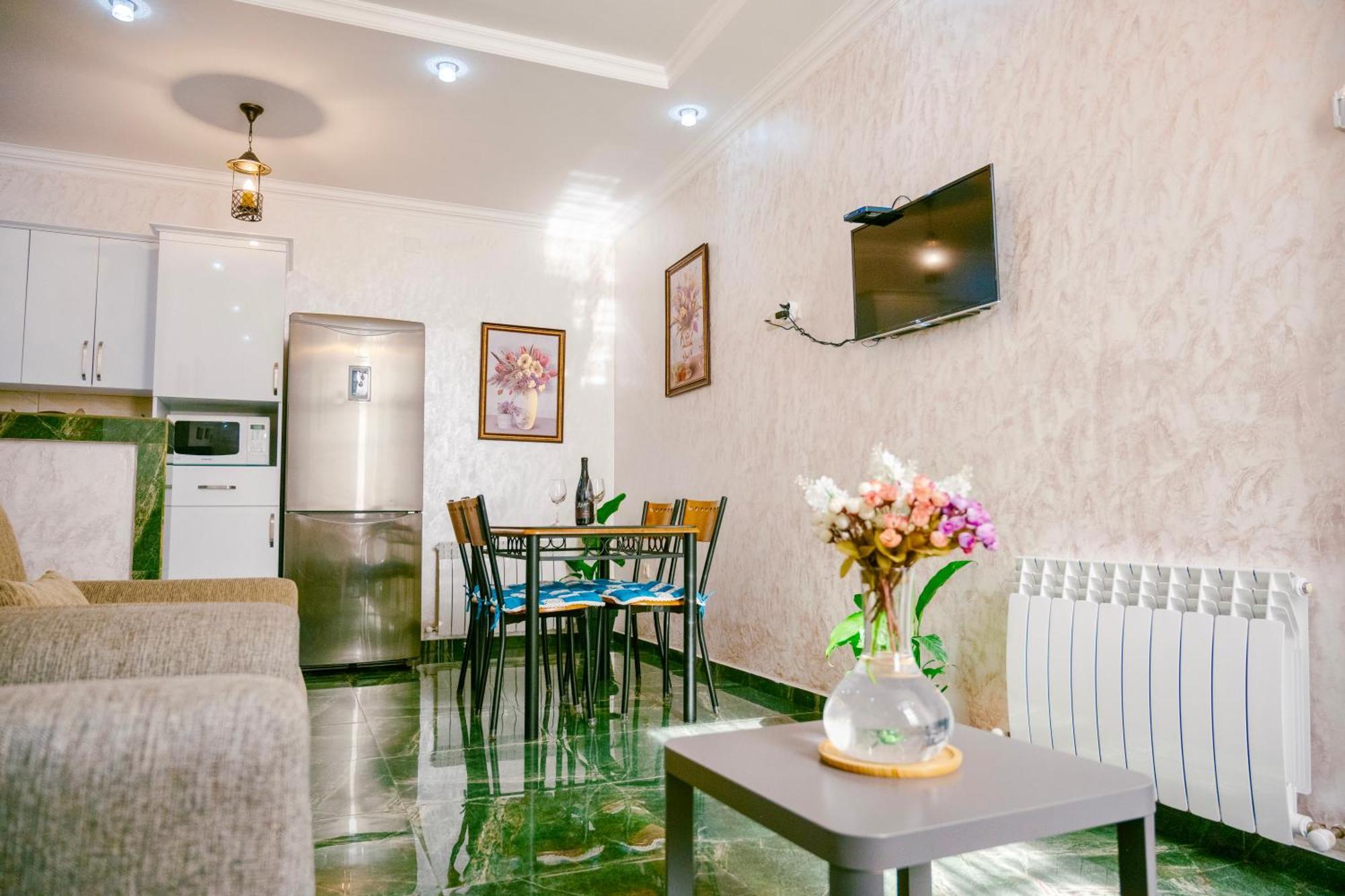 Ekaterine'S Apartments Batumi Room photo
